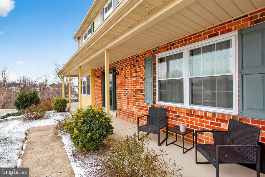 980 Crimson Ln, Pottstown, PA 19464 - Image #2