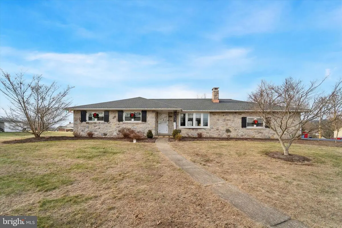 1217 Crestwood Dr, Pottstown, PA 19464 - Image #1