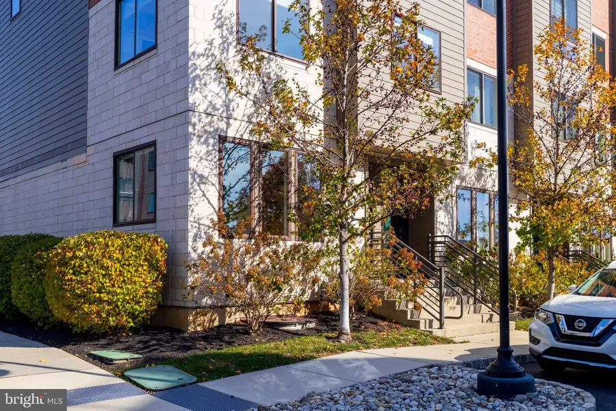 401 Lakeview Ct, King Of Prussia, PA 19406 - Image #2