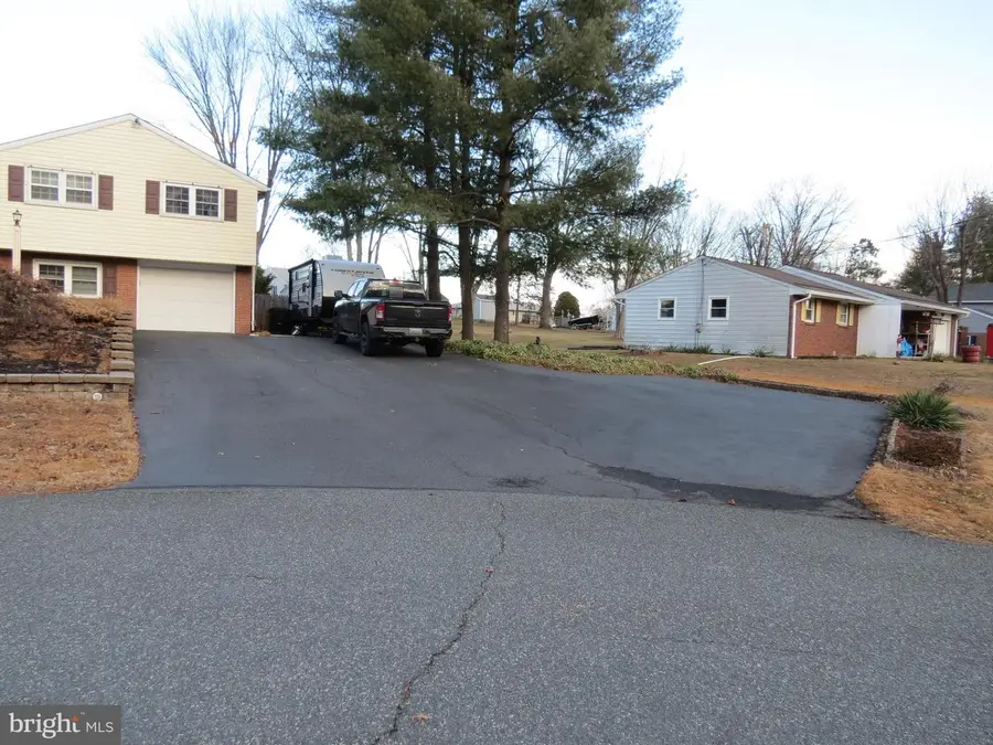 40 Diehl Dr, Gilbertsville, PA 19525 - Image #3