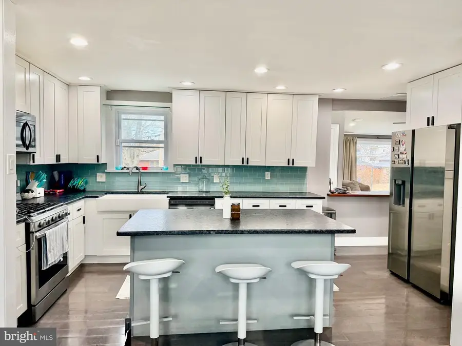 901 Cooke Ln, Norristown, PA 19401 - Image #2