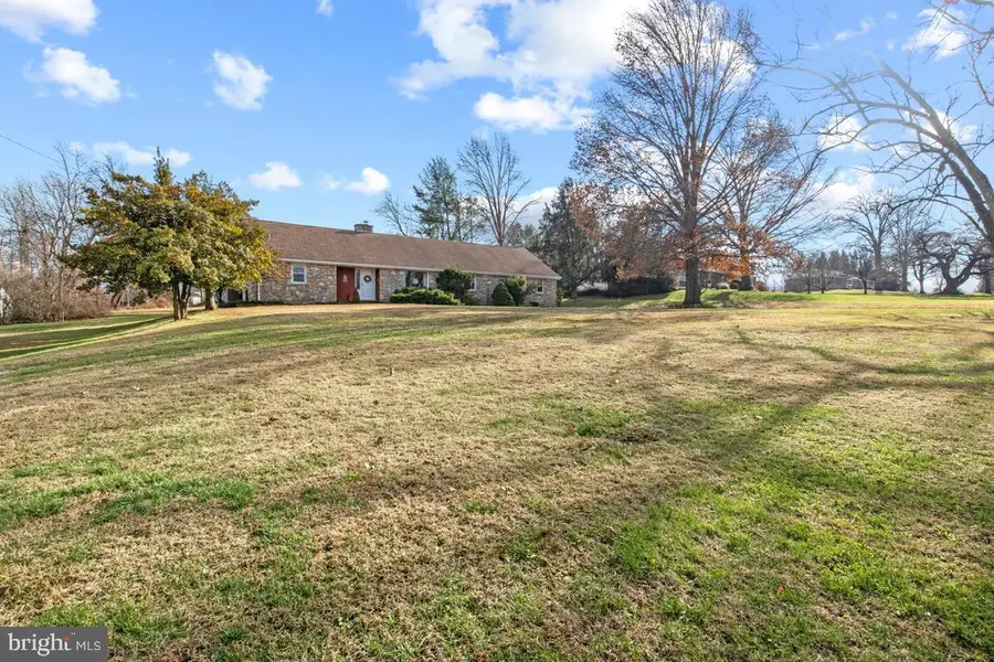 1758 Green Briar Dr, Worcester Township, PA 19490 - Image #2