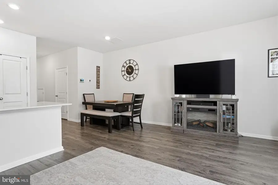 975 Still Waters Ln, Pennsburg, PA 18073 - Image #3