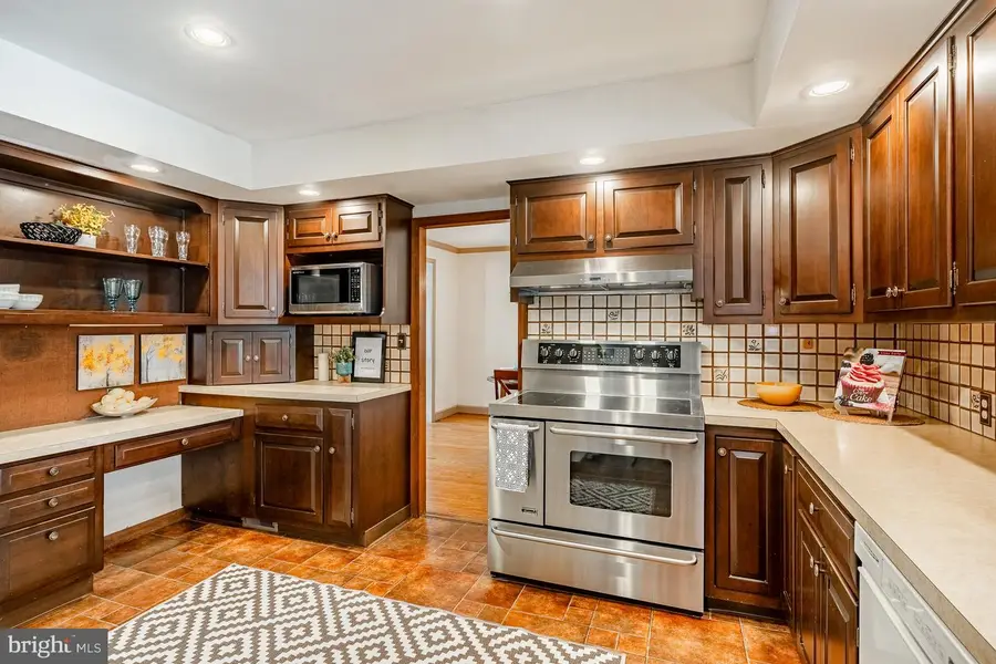 303 Greenhill Rd, Willow Grove, PA 19090 - Image #2