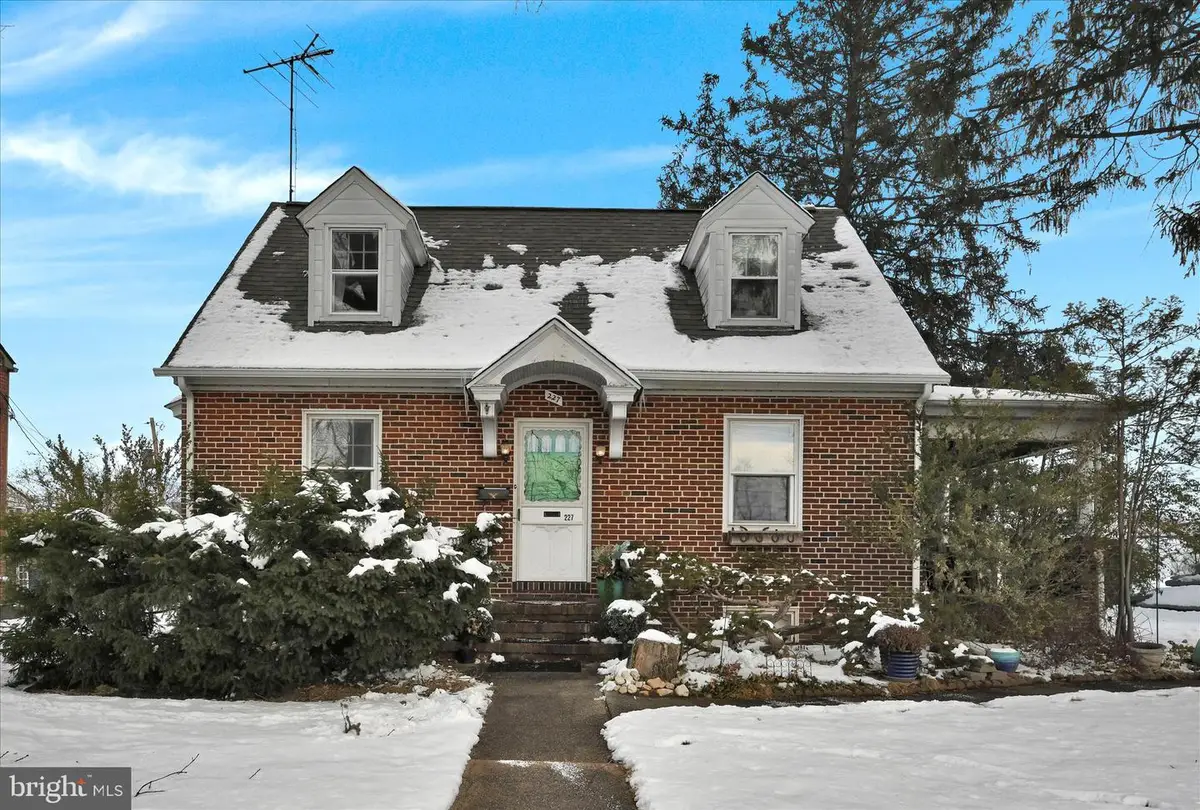 227 W King St, Pottstown, PA 19464 - Image #1