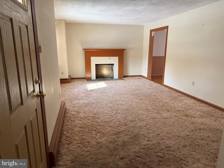 825 Lombardy Dr, Lansdale, PA 19446 - #3