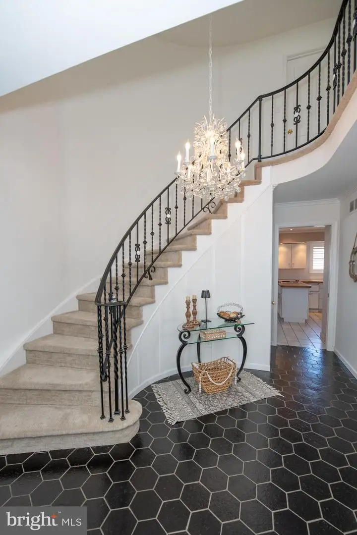 233 Lamplighter Ln, Huntingdon Valley, PA 19006 - #3