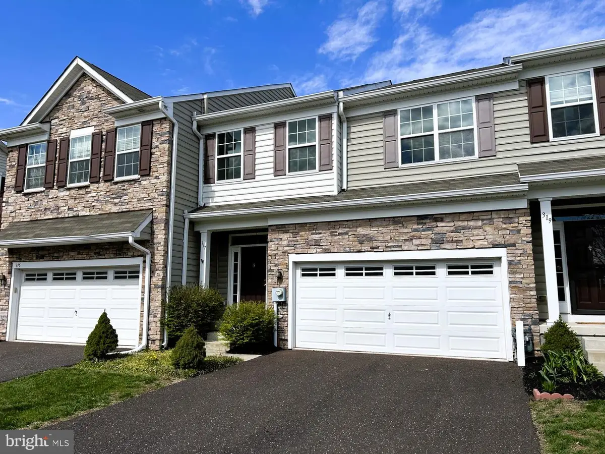 317 Fairfield Cir S, Royersford, PA 19468 - Image #1