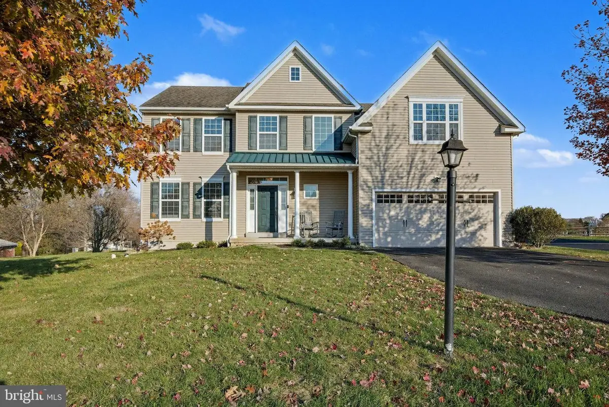 118 Fairbrook Dr, Gilbertsville, PA 19525 - Image #1