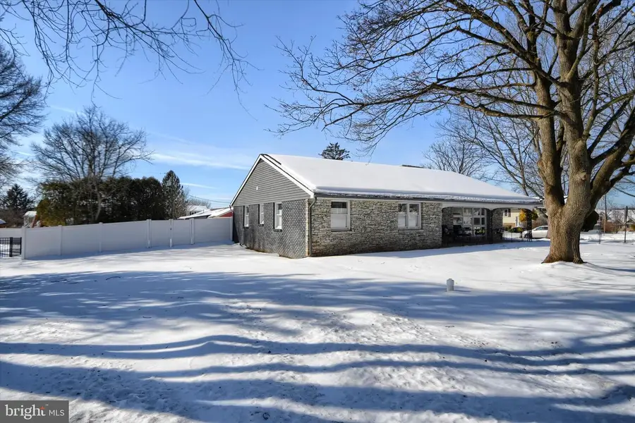 1001 Lakeview Ter, Pennsburg, PA 18073 - #2