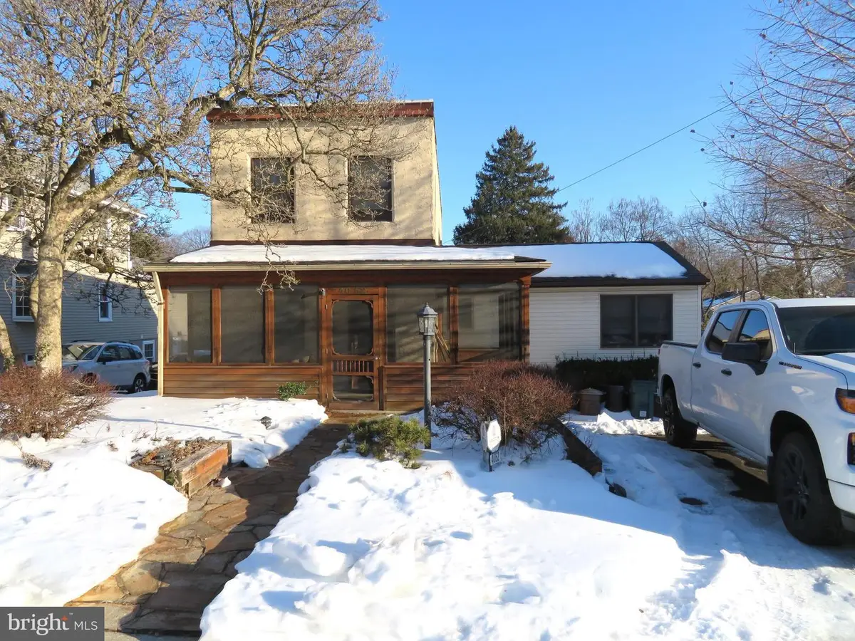 4052 Center Ave, Lafayette Hill, PA 19444 - #1