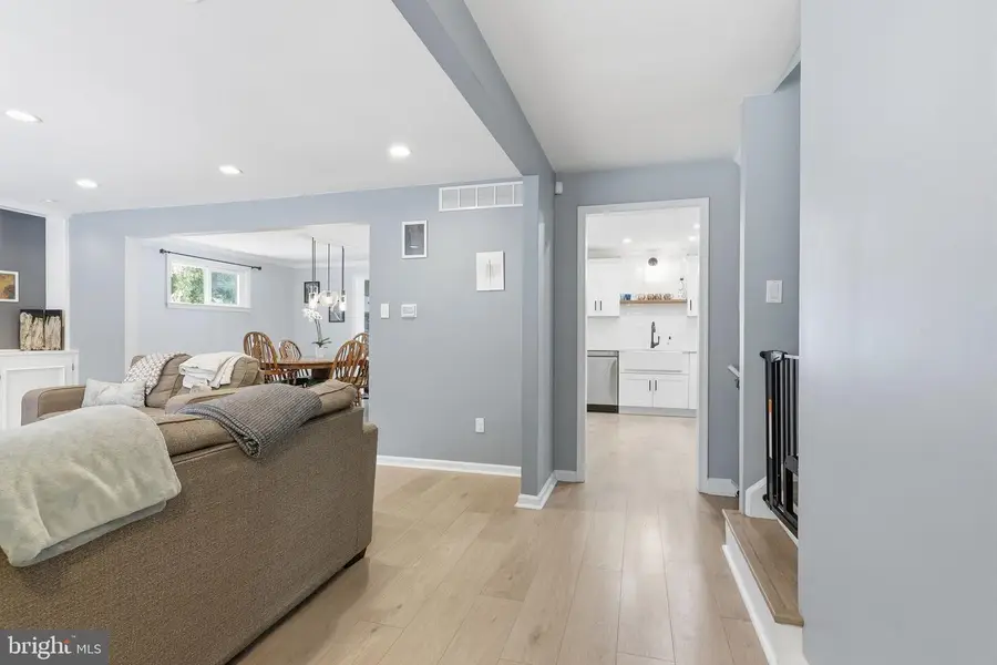 2325 Willow Brook Dr, Huntingdon Valley, PA 19006 - #3