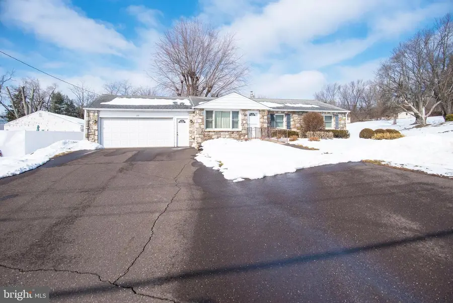 25 E Township Line Rd, Souderton, PA 18964 - #2