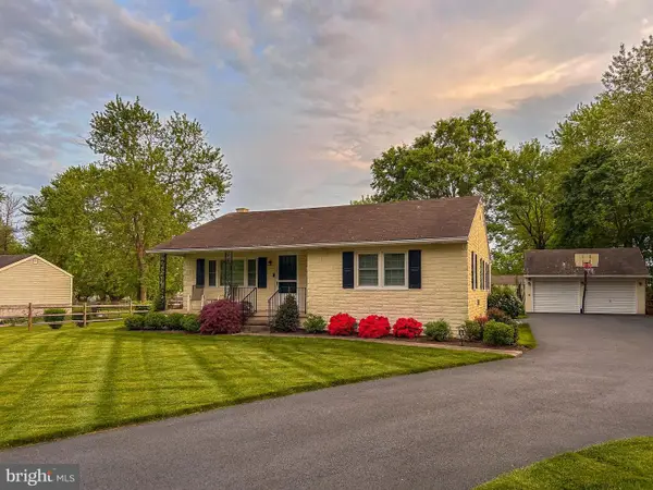 21 W Cherry Ln, ROYERSFORD, PA 19468