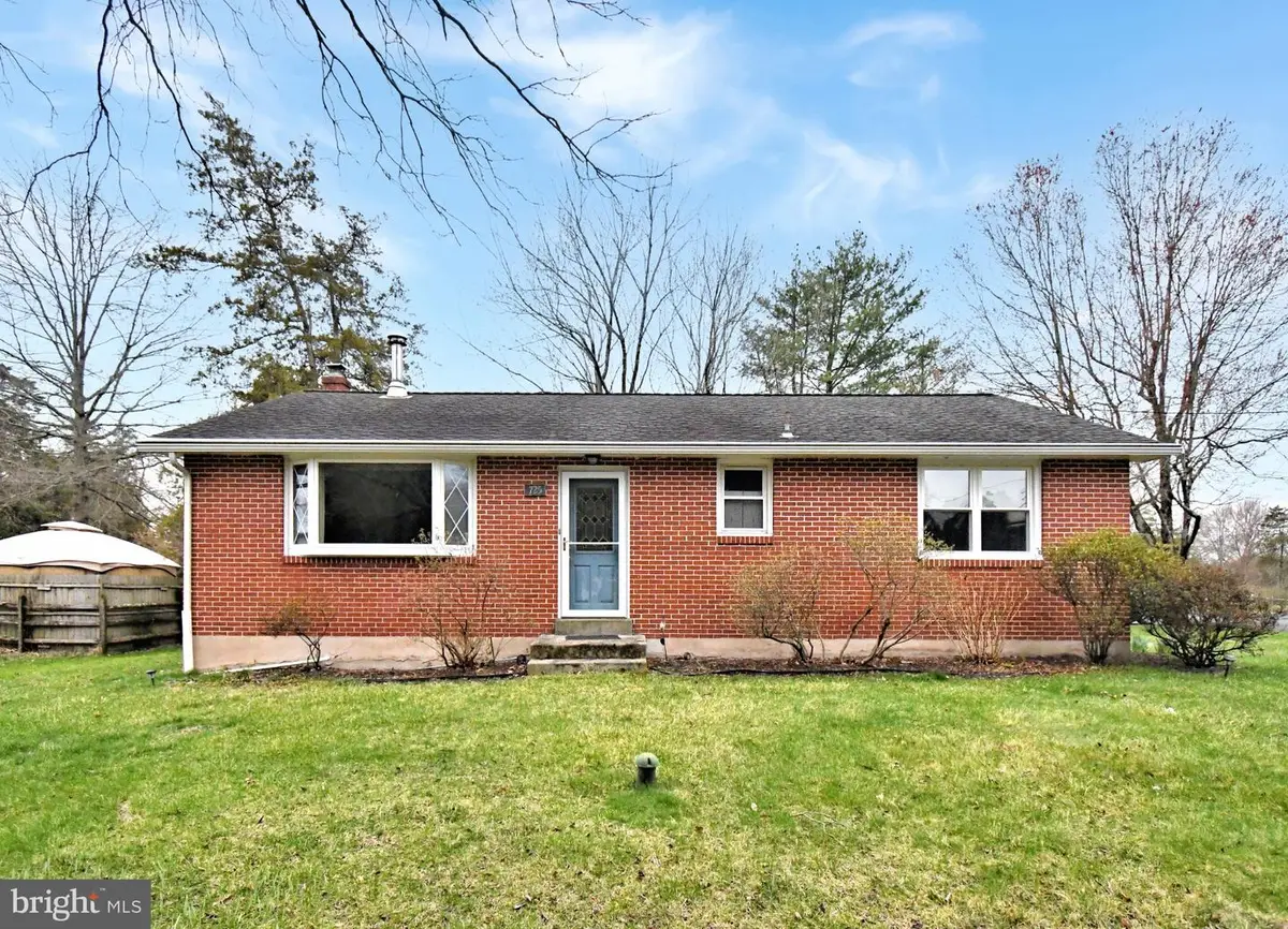 725 Mine Hill Rd, Schwenksville, PA 19473 - #1