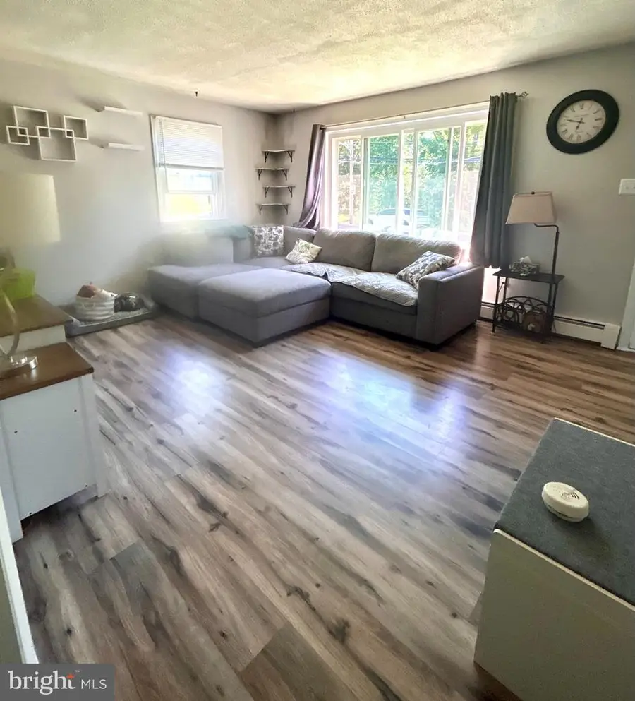 1013 Glasgow St, Pottstown, PA 19464 - #2