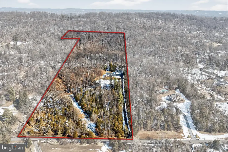 2355 Deep Creek Rd, Perkiomenville, PA 18074 - #2