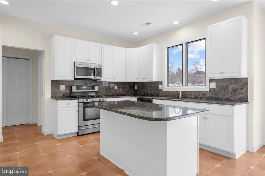 817 Arrowhead Ln, Harleysville, PA 19438 - #2