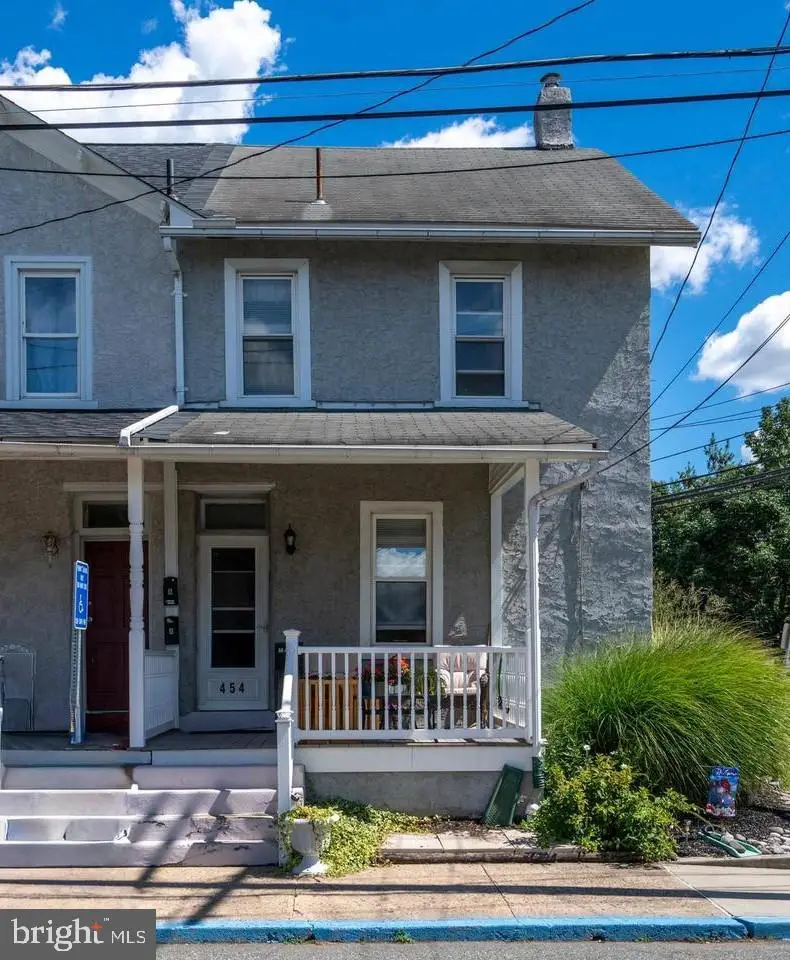 454 Seminary St, Pennsburg, PA 18073 - #1