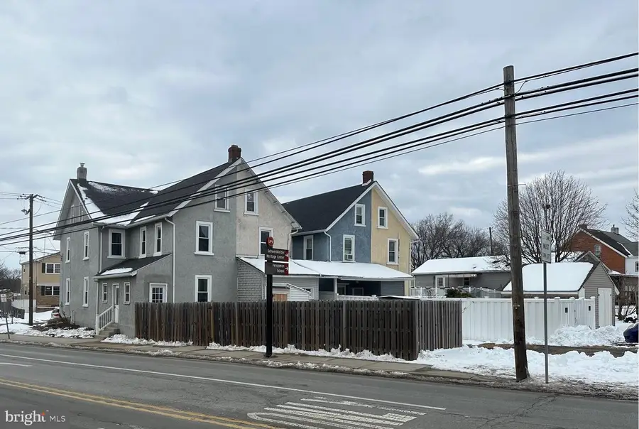 454 Seminary St, Pennsburg, PA 18073 - #3