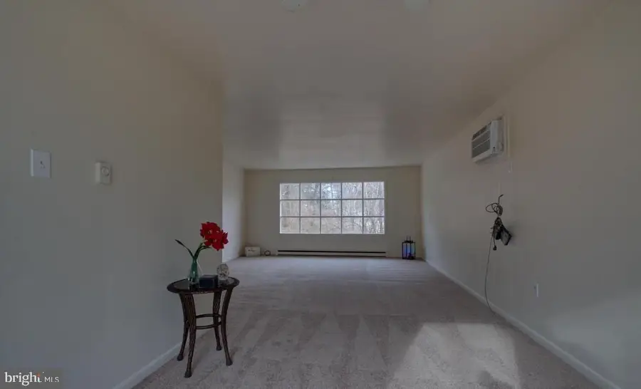 1234 Woodmere Dr, Pottstown, PA 19464 - #2