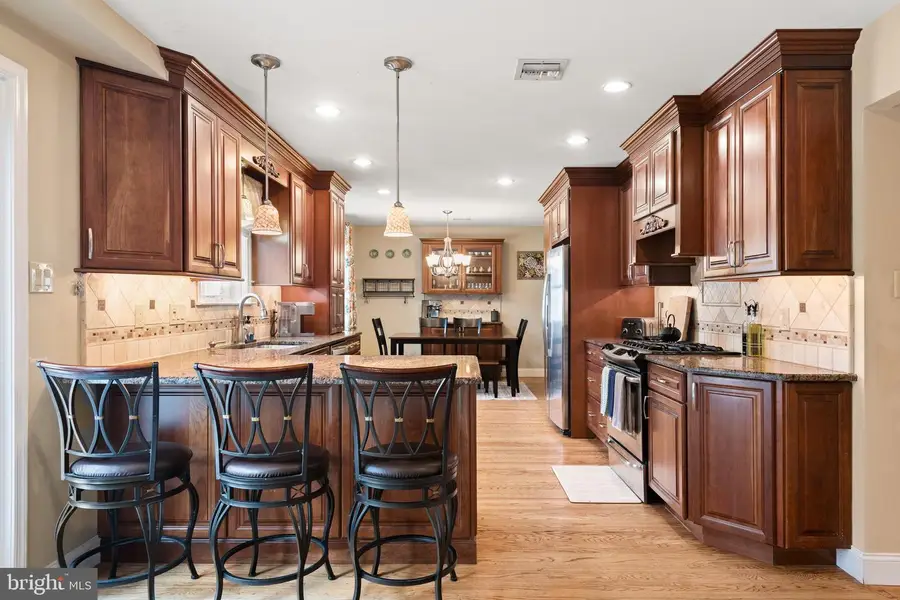 735 Champlain Dr, King Of Prussia, PA 19406 - #3