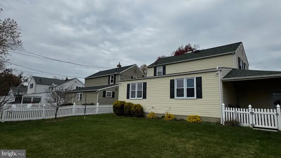 308 Forest Ave, Willow Grove, PA 19090 - #2