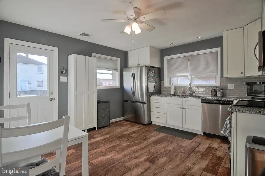 203 Lemon St, Pottstown, PA 19464 - #2