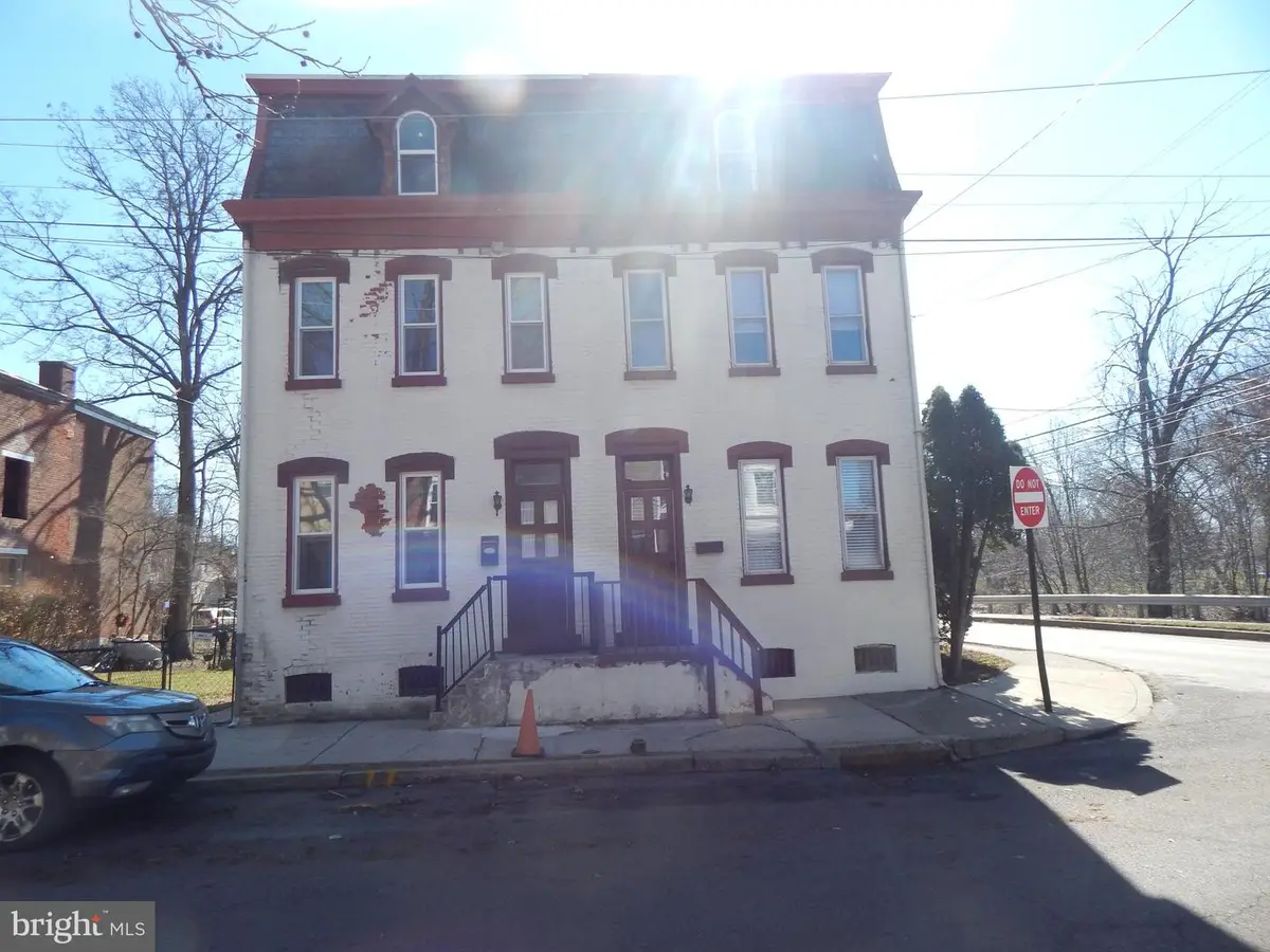 2 Walnut St, Pottstown, PA 19464 - #1
