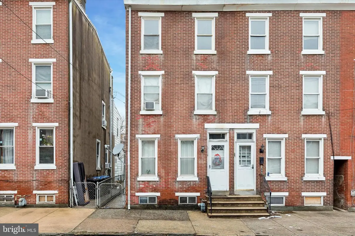 651 Corson St, Norristown, PA 19401 - #1