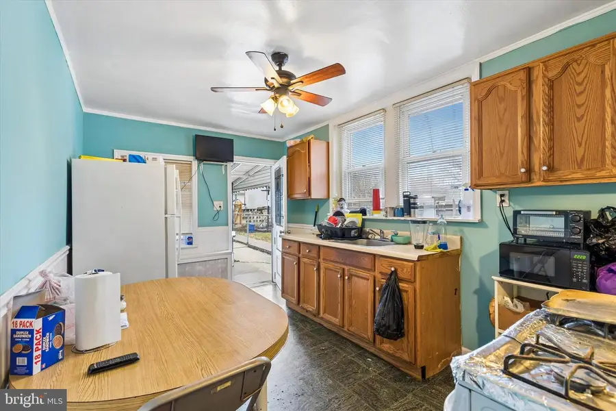 653 Corson St, Norristown, PA 19401 - #3