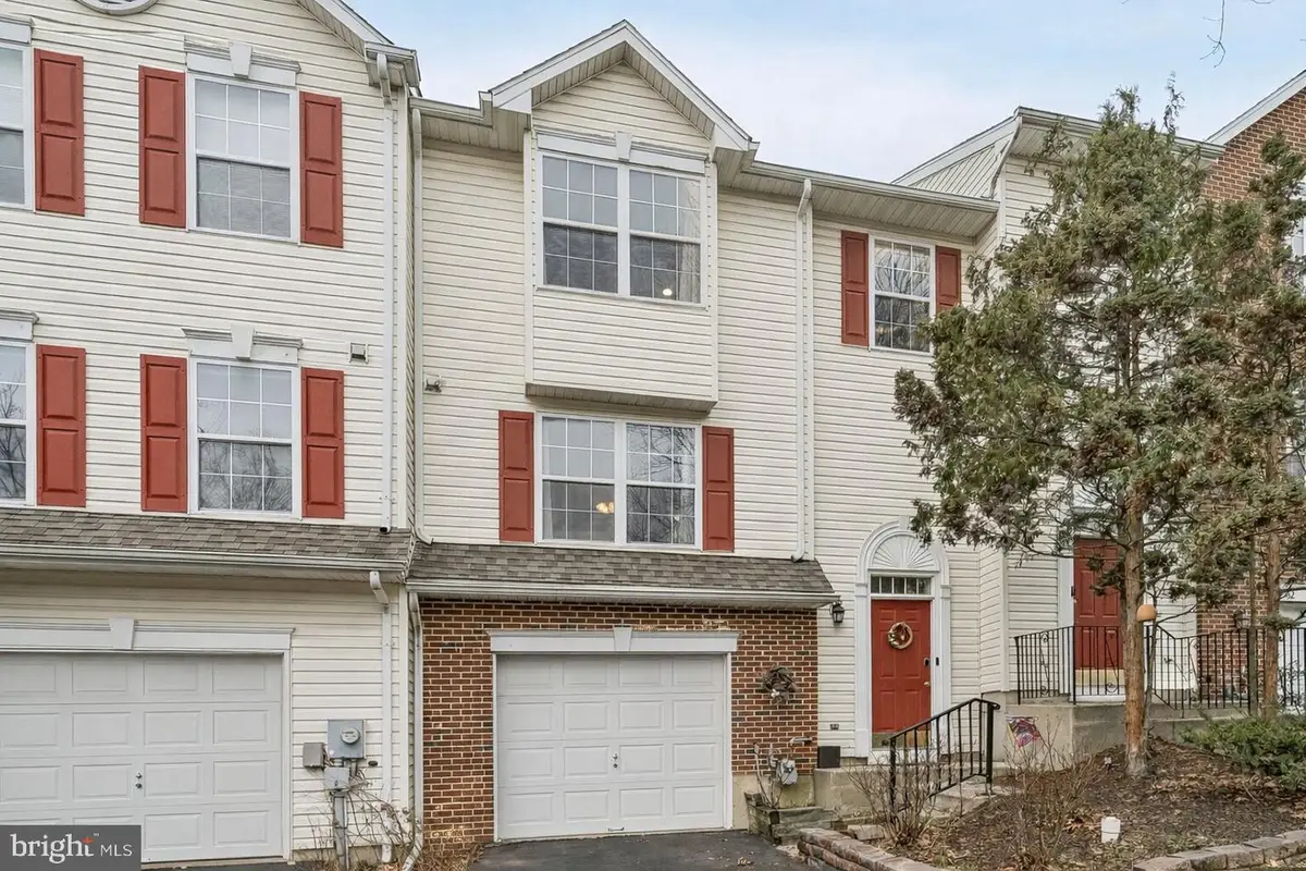 34 Graymont Cir, Collegeville, PA 19426 - #1