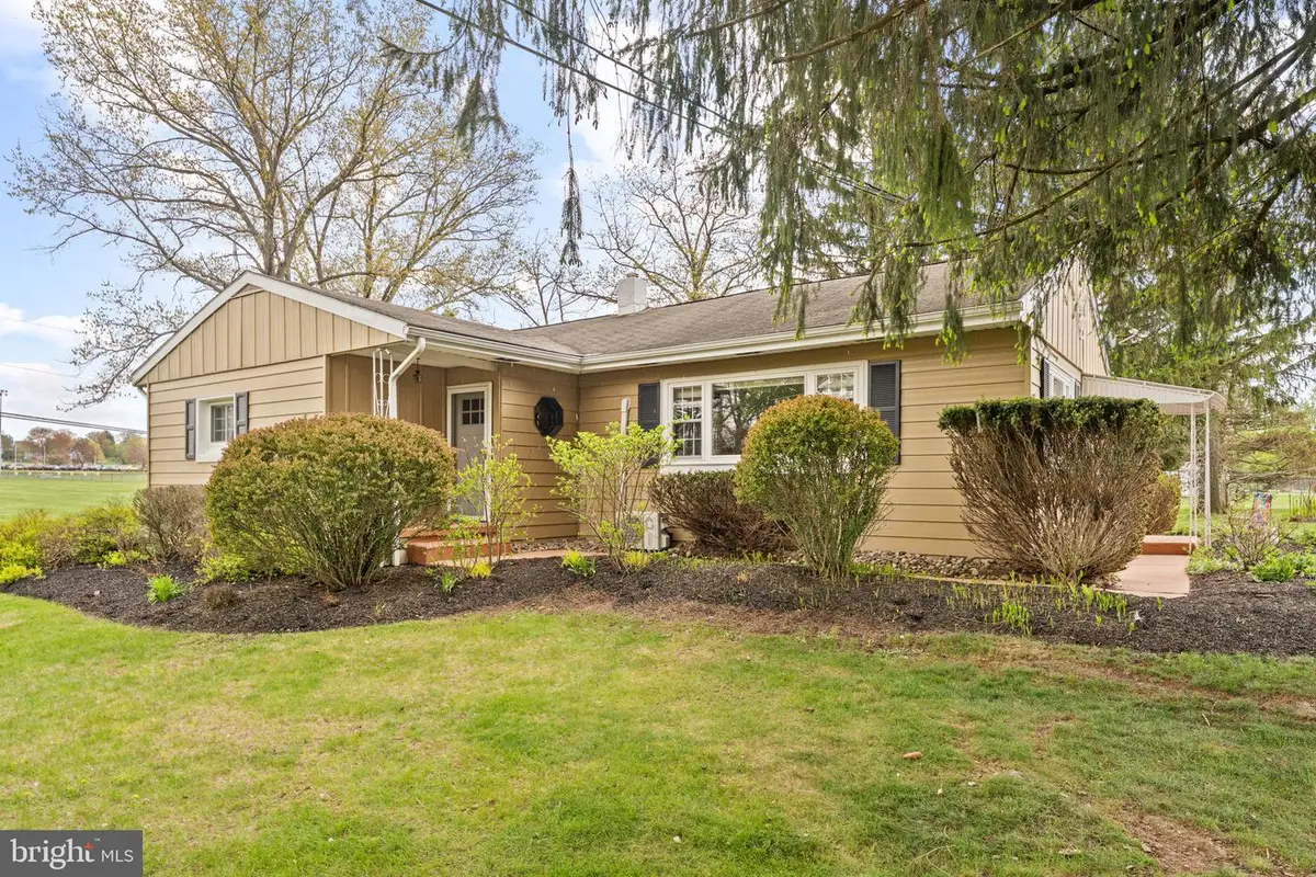 1030 Walt Rd, Pennsburg, PA 18073 - #1