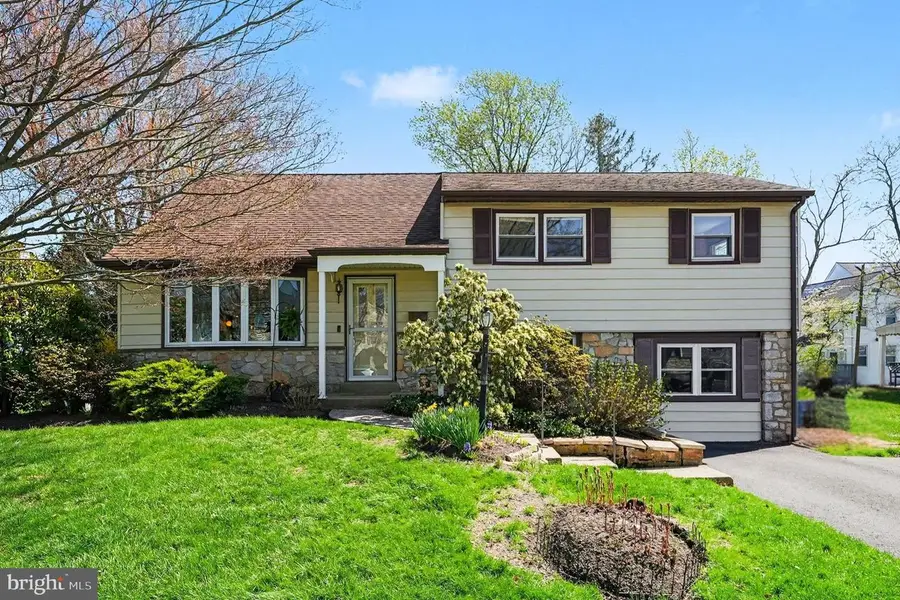 256 Woodlawn Dr, Lansdale, PA 19446 - #2