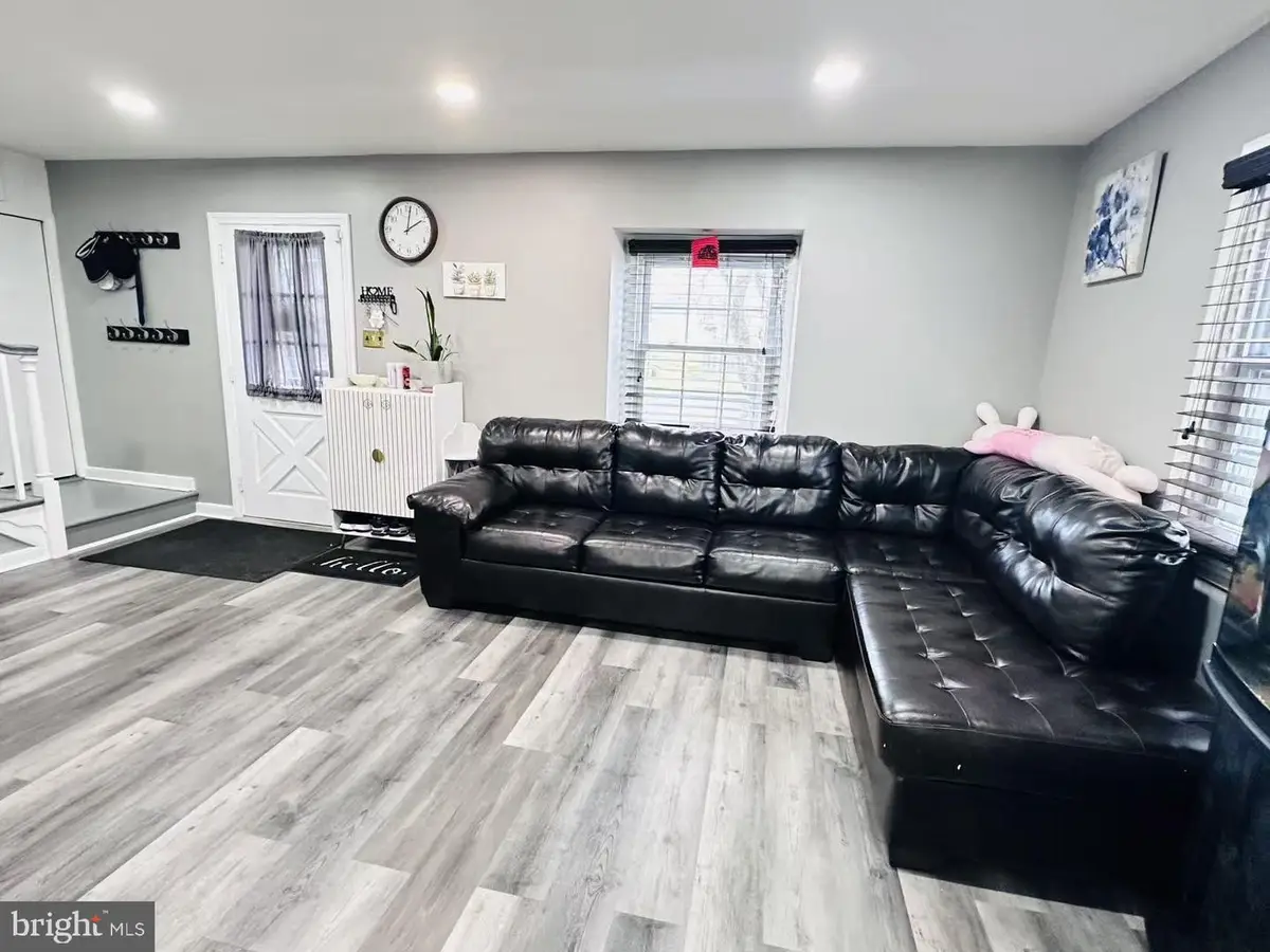 556 Anne St, Huntingdon Valley, PA 19006 - #1