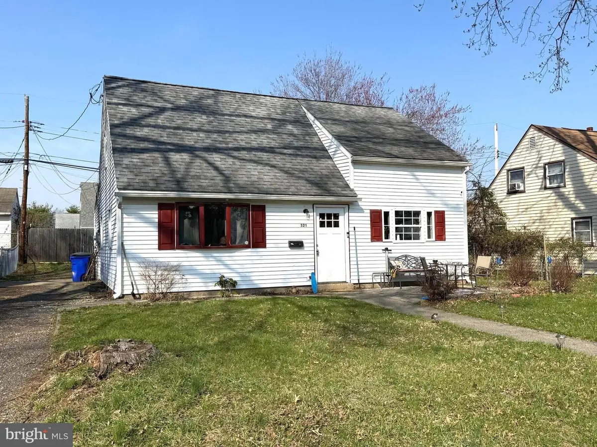 321 W Chestnut St, Pottstown, PA 19464 - #1