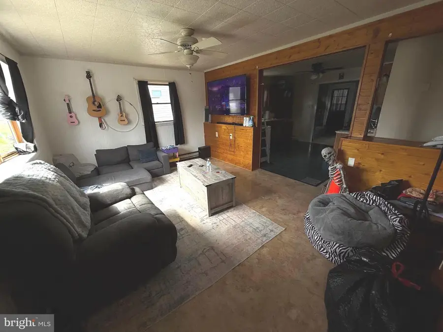 321 W Chestnut St, Pottstown, PA 19464 - #2