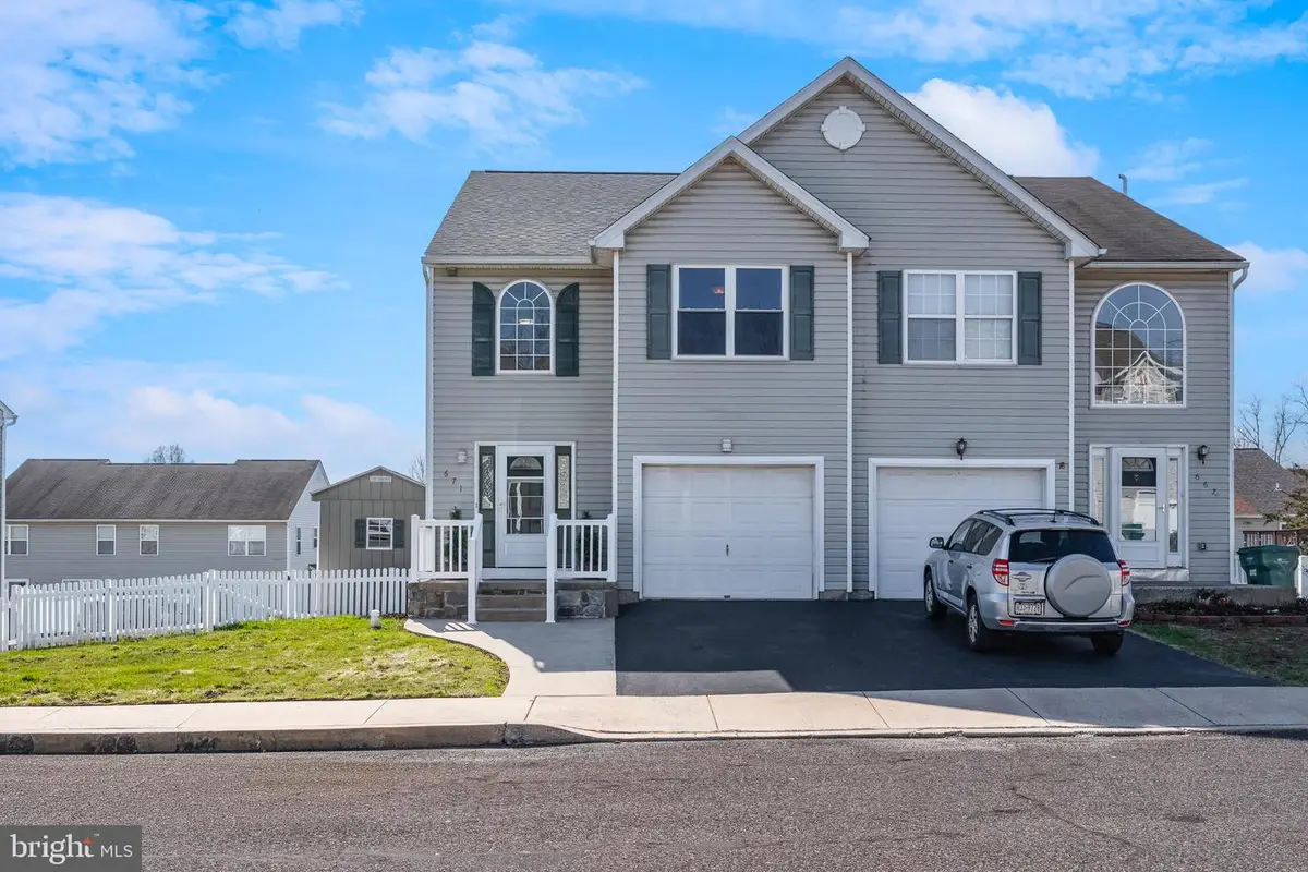 671 Daisy Ln, Pennsburg, PA 18073 - #1