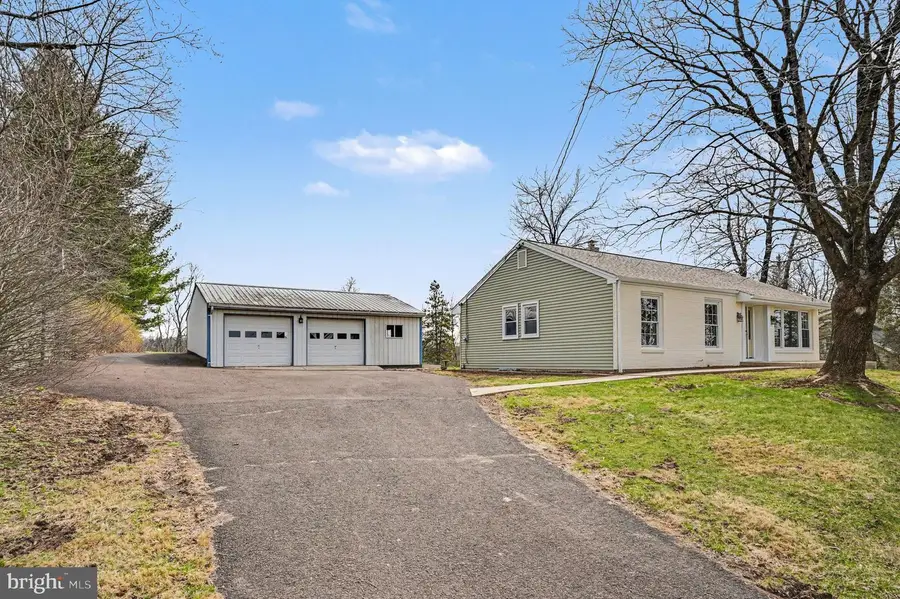 305 Green Hill Rd, Telford, PA 18969 - #2