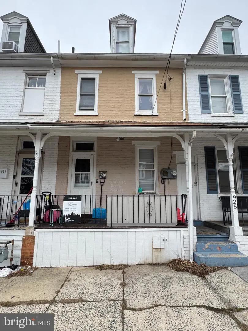 923 Queen St, Pottstown, PA 19464 - #1