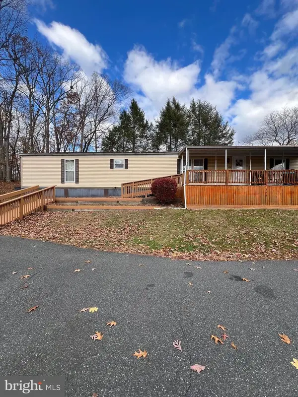 808 Holly Dr, GREEN LANE, PA 18054