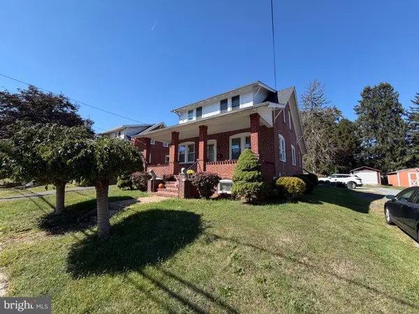 939 Walnut St, ROYERSFORD, PA 19468