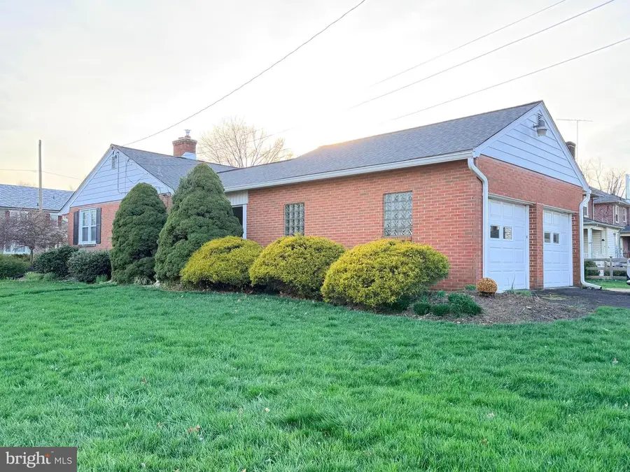 901 Columbia Ave, Lansdale, PA 19446 - #2