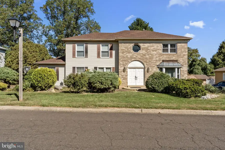 15 Roy Ln, Huntingdon Valley, PA 19006 - #2