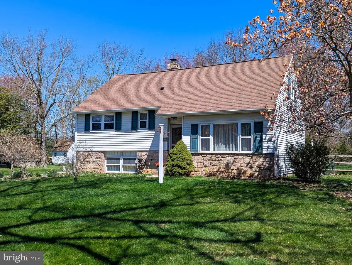 340 Britt Rd, North Wales, PA 19454 - #1