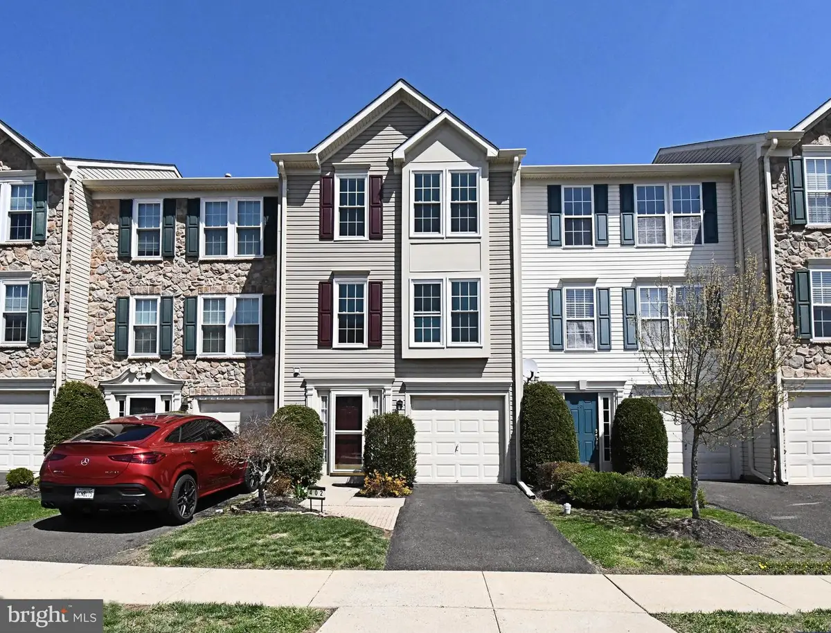 402 Jene Ct, North Wales, PA 19454 - #1