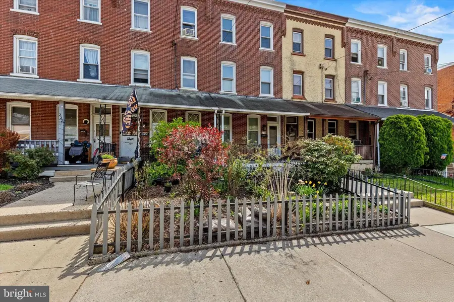 218 Forrest Ave, Norristown, PA 19401 - #2