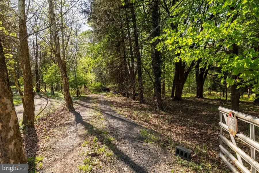 404 Pheasant Dr, Huntingdon Valley, PA 19006 - #2