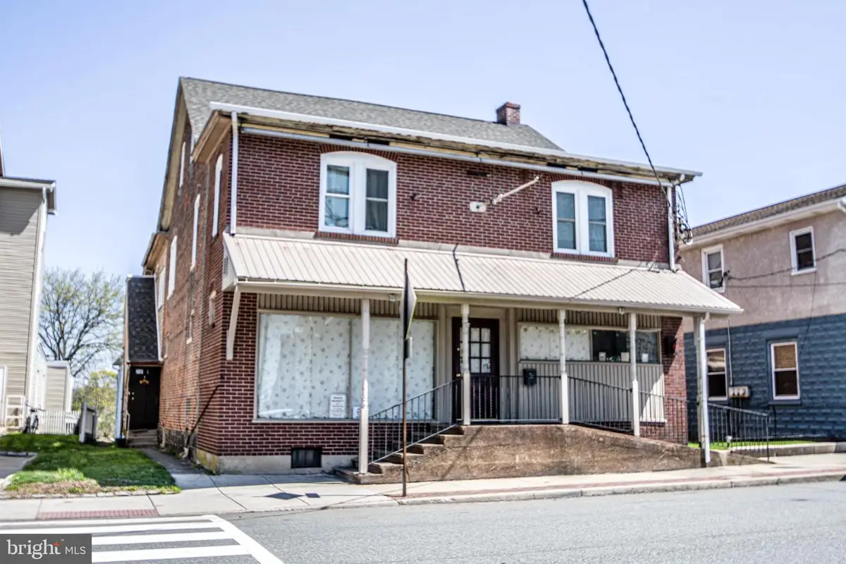 82 Main St, Pennsburg, PA 18073 - #1