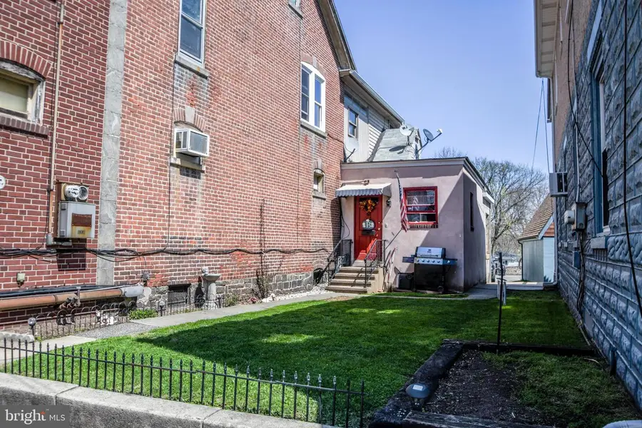 82 Main St, Pennsburg, PA 18073 - #3